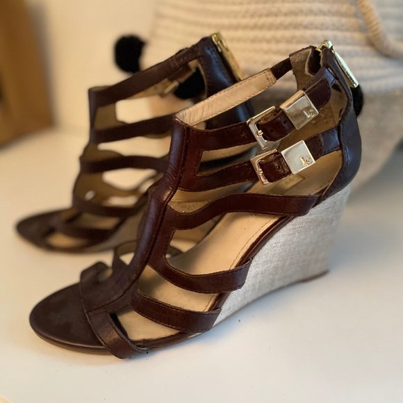 Louise Ciao by Vince Camuto brown wedge heels - Picture 2 of 5